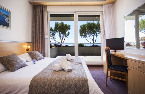 Znjan Hotel | Hotel More