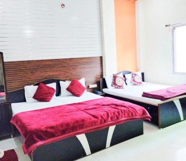 Varanasi Hotel | Hotel New Ashiyana Palace Varanasi - Fully-Air-Conditioned hotel at prime location With Wifi , Near-Kashi-Vishwanath-Temple, and-Ganga-ghat - Best Hotel in Varanasi