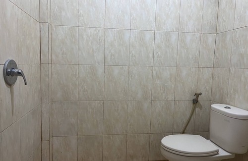 Tetebatu Hotel | Hotel O Kost Reski 2 Near Tugu Perbatasan Takalar - Gowa