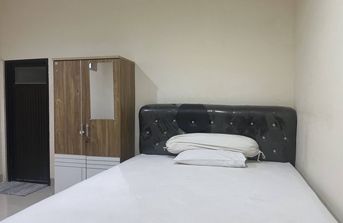 Tetebatu Hotel | Hotel O Kost Reski 2 Near Tugu Perbatasan Takalar - Gowa