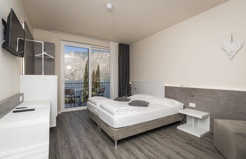 Malcesine Hotel | Hotel Oasi Beach