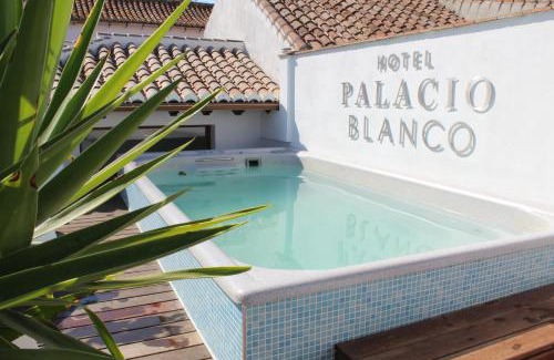 Rio Velez Hotel | Hotel Palacio Blanco