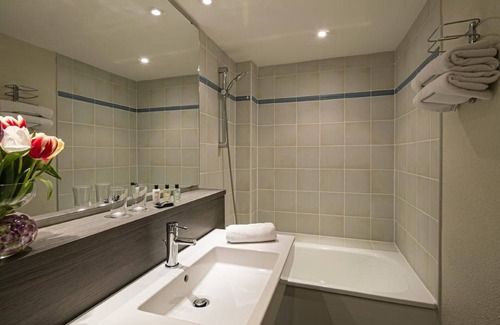 Saint-Vincent-de-Paul Hotel | Hotel Paris Louis Blanc