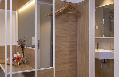 Saint-Vincent-de-Paul Hotel | Hotel Paris Louis Blanc