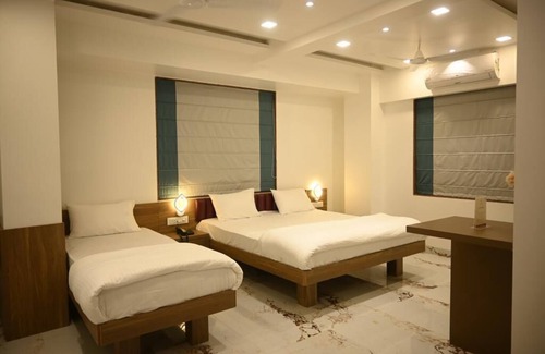 Daund Hotel | HOTEL PRIME SQUARE