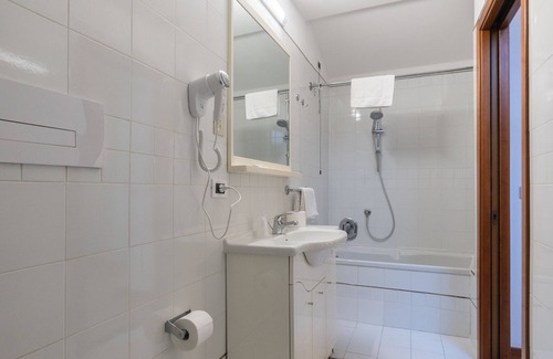 Sandrigo Hotel | HOTEL QUERINI - Essential Business Hotel, Sandrigo