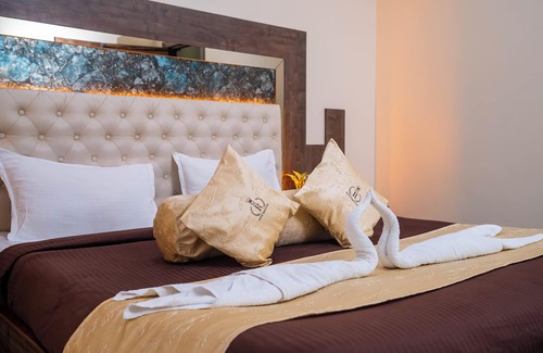Kurla West Hotel | Hotel Royce Executive