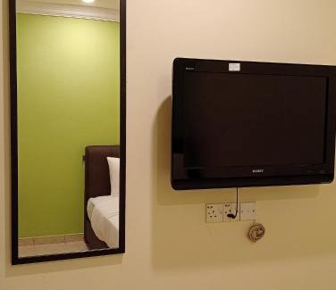 Hulu Selangor Hotel | HOTEL SAHARA INN TANJUNG MALIM