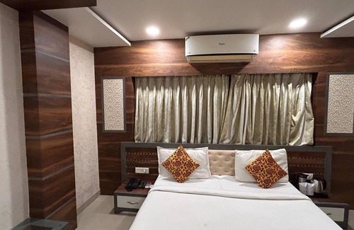 Varanasi Hotel | Hotel Sahu Near Kashi Vishwanath Temple Gate