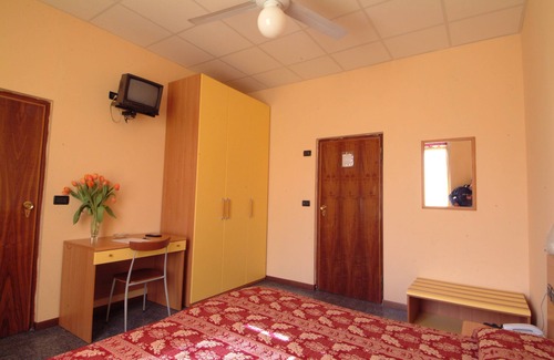 Buon Pastore-Sant'Agnese-San Damaso Hotel | Hotel San Geminiano