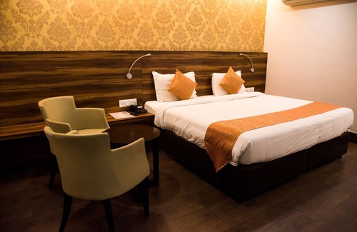 Aliganj Hotel | Hotel Sandstone INN