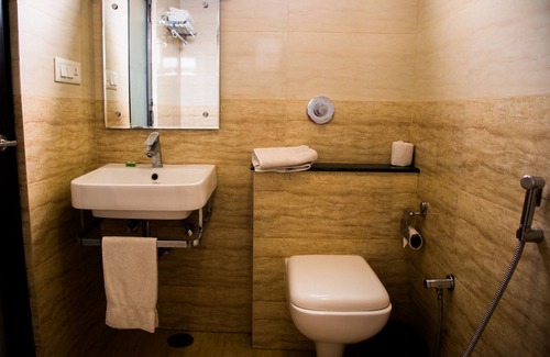 Aliganj Hotel | Hotel Sandstone INN