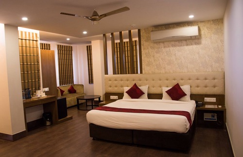 Aliganj Hotel | Hotel Sandstone INN