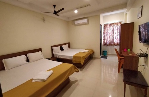 Nagapattinam Hotel | Hotel Santhosh Inn