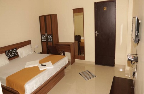 Nagapattinam Hotel | Hotel Santhosh Inn
