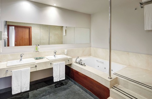 Montcada I Reixac Hotel | Hotel Sercotel Ciutat de Montcada