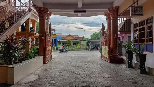 Kertosono Hotel | Hotel Shinta 1 near Stasiun Kertosono Mitra RedDoorz