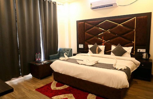 Haridwar Hotel | Hotel Shreya Galaxy with Swimming Pool- Best Property in Haridwar