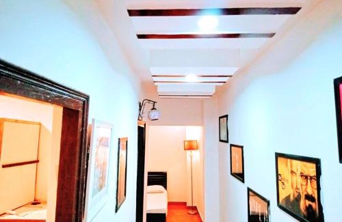 Hauz Khas Apartment | Hotel Star Blueberry's 2