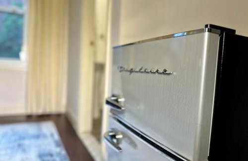 Historic Downtown Bed & Breakfast | Hotel-Style, No Host, Professionally Managed ID302