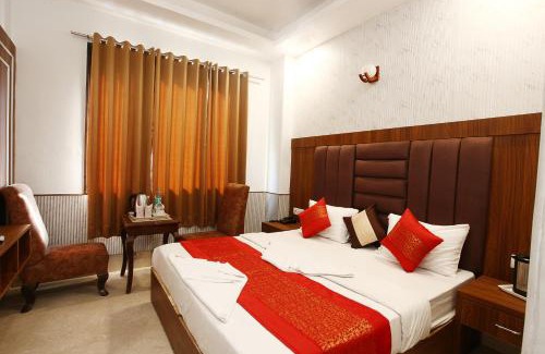 Karol Bagh Hotel | Hotel Taksh inn, Near Karol Bagh, Metro Station