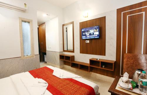 Karol Bagh Hotel | Hotel Taksh inn, Near Karol Bagh, Metro Station