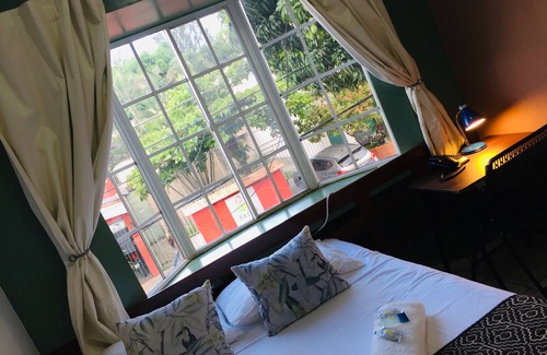 San Salvador House | Hotel Tazumal House