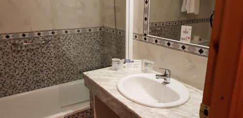 La Algaba Hotel | Hotel Torre De Los Guzmanes