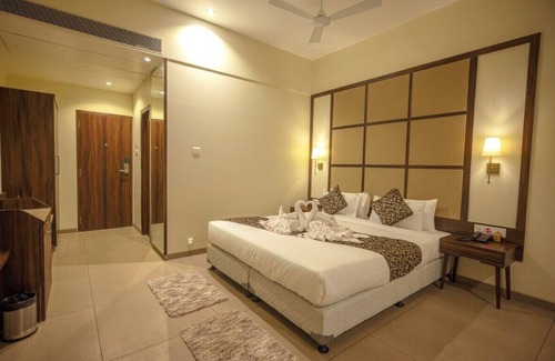 Latur Hotel | Hotel Utsav Square
