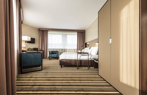 Pruszkow Hotel | Hotel Victor Pruszków DeSilva