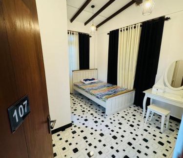 Harispattuwa Hotel | Hotel White House