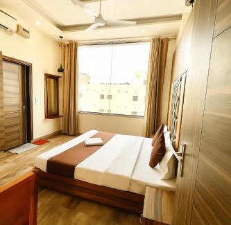 Chandigarh Hotel | Hotel Woodcrest by Sidham Group ! Comfortable and Peaceful Stay ! Top Rated ! Preferred Hotel Chain
