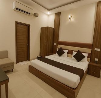 Chandigarh Hotel | Hotel Woodcrest by Sidham Group ! Comfortable and Peaceful Stay ! Top Rated ! Preferred Hotel Chain