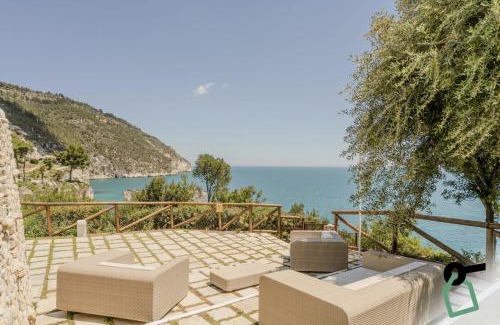 Mattinata Hotel | HOTIDAY Room Collection - Mattinata Faraglioni