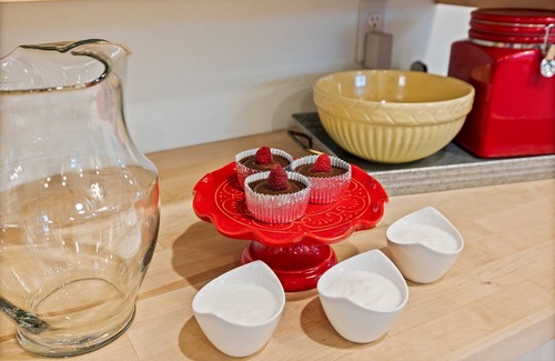 SeaTac House | HotTub! 5 minutes to the Seatac Airport + Large Private Backyard