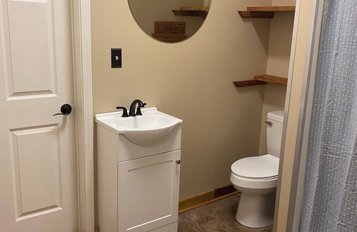 Houma Cabin | HOUMA 45 MILES FROM NOLA INTERNATIONAL AIRPORT, FISHING, HISTORIC DOWNTOWN HOUMA