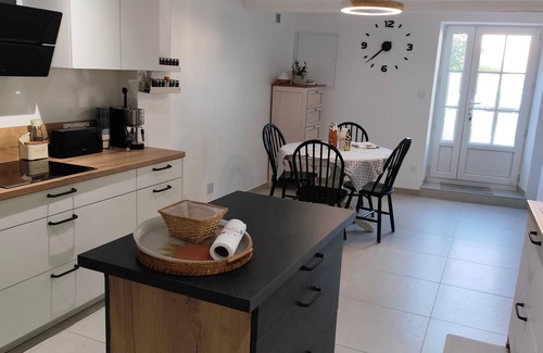 Saint-Saturnin-les-Avignon House | House in the Town Centre