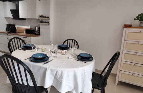 Saint-Saturnin-les-Avignon House | House in the Town Centre