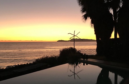 Le Pradet Villa | House and pool facing the sea.nDirect access to the beach