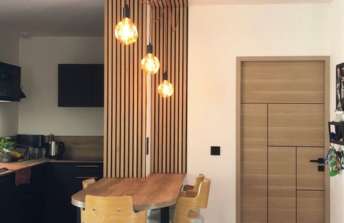 Bouc-Bel-Air House | House clinging to the forest, unobstructed view of the King's Pestle