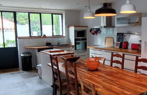 Saint Germain de Marencennes House | House / Gîte 5* - renovated with private and covered swimming pool