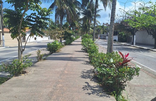 Guaiuba Apartment | House in Guaiuba Beach-Guarujá, Barbecue + swimming pool (children's/adult/hydro)