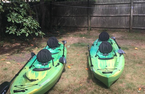 Teaticket House | House in Marivista neighborhood, Teaticket. Walk to kayaking on Great Pond.