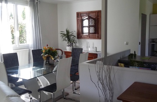 Buc House | House in quiet charming residence near Versailles and national golf course