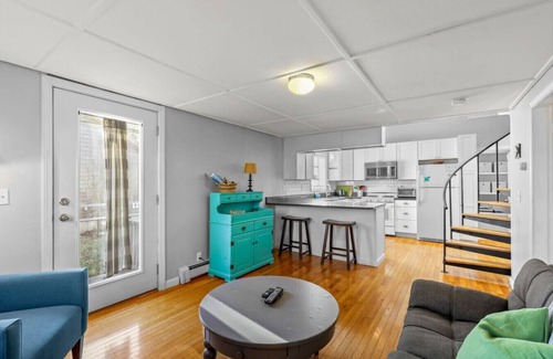 Woods Hole House | House in the Heart of Woods Hole