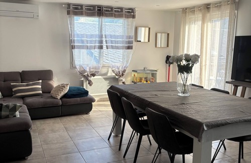 Castanet-le-Haut House | House in the mountains close to hiking trails.