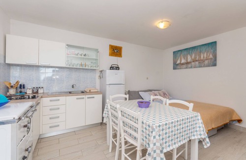 Tkon House | House Island Harbour (14578-K1) - Tkon - island Pasman