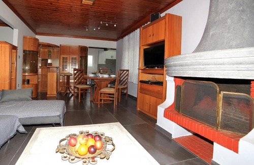 Neos Marmaras House | House Loana