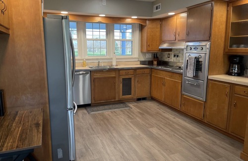 Sandusky House | House Next Door - Minutes to Cedar Point & Islands