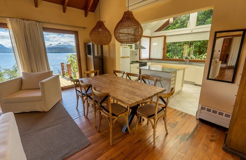 Angostura Ski Chalet | House next to Lake Nahuel Huapi: with stunning panoramic views